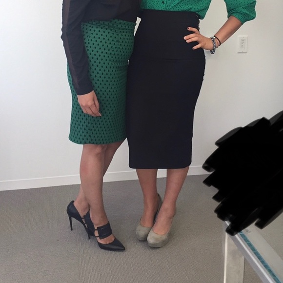 Zara black neoprene like black skirt - Picture 2 of 10